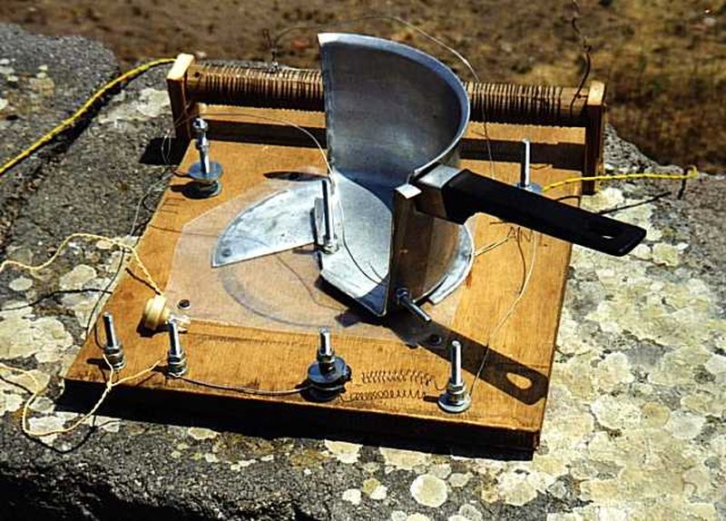 This will keep the tuning capacitor from cooking! Source: МВК